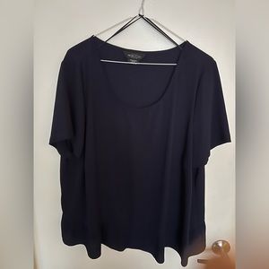 Navy flowy short sleeve blouse with ruffle bottom